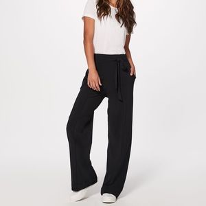 Lululemon High Waisted Wide Leg Pant Size 8